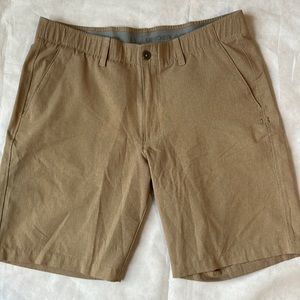 Mens Under Armour size 36 tan shorts Heat Gear